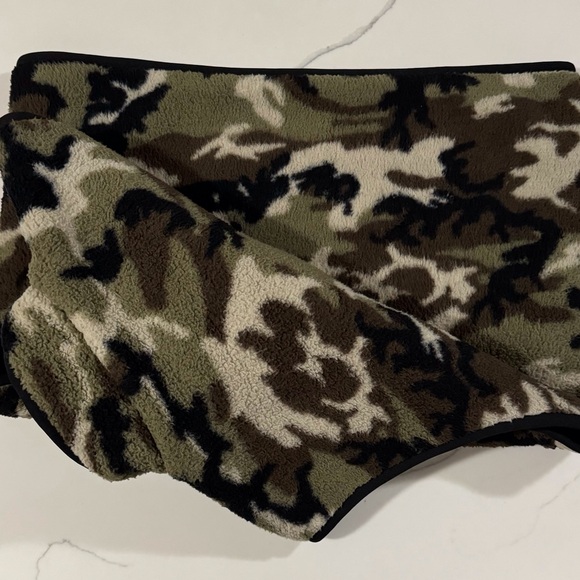 JAMES PERSE Men's Camo Sherpa Sport Vest Retail: $450 (NWT) - Picture 6 of 8